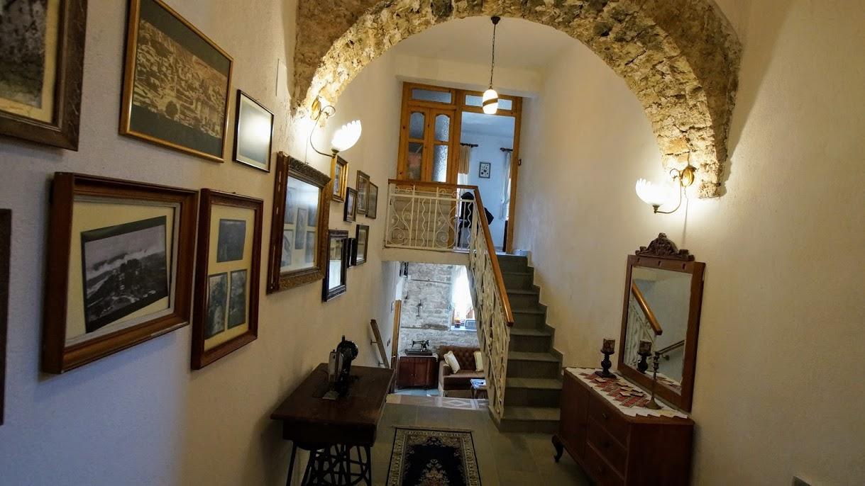The Home Of Diplomacy Gjirokastër Exteriör bild