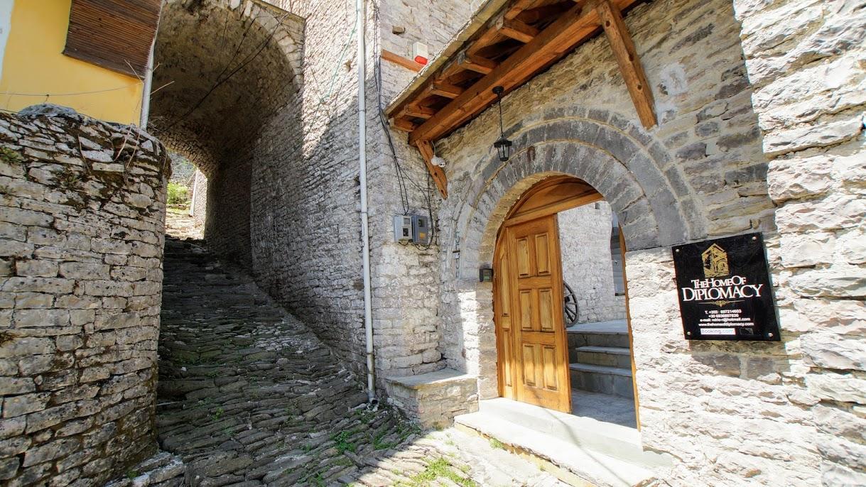 The Home Of Diplomacy Gjirokastër Exteriör bild