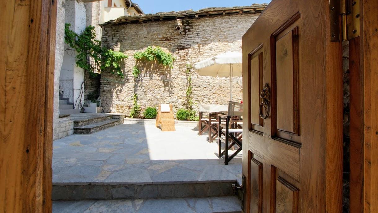 The Home Of Diplomacy Gjirokastër Exteriör bild