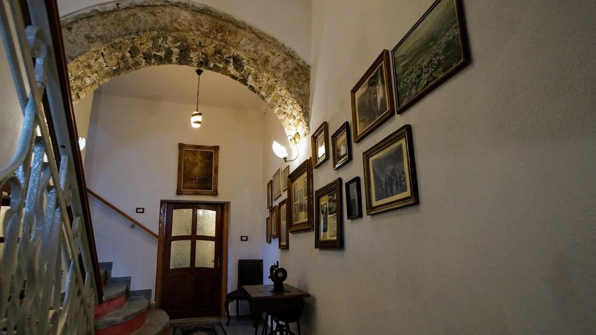 The Home Of Diplomacy Gjirokastër Exteriör bild